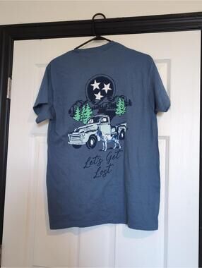 Medium NWT Tennessee let's get lost graphic tee